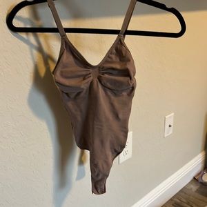SKIMS sculpting shapewar / bodysuit! SIZE S/M